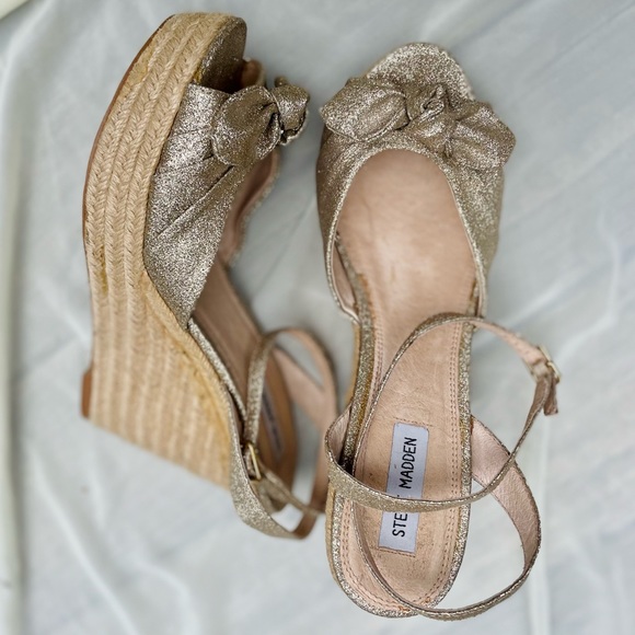 Steve Madden Gold Glisen Glitter Espadrille Wedge Sandals | Size 10 - Picture 4 of 10